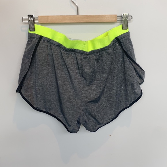 Nike running shorts Small - Picture 5 of 8